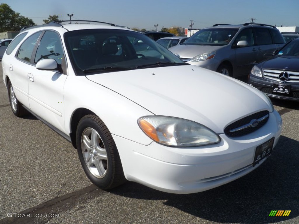 2002 Taurus SEL Wagon - Vibrant White / Medium Graphite photo #1