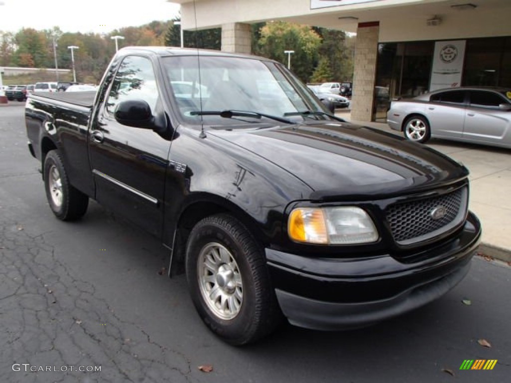 2002 F150 XL Regular Cab - Black / Dark Graphite photo #2