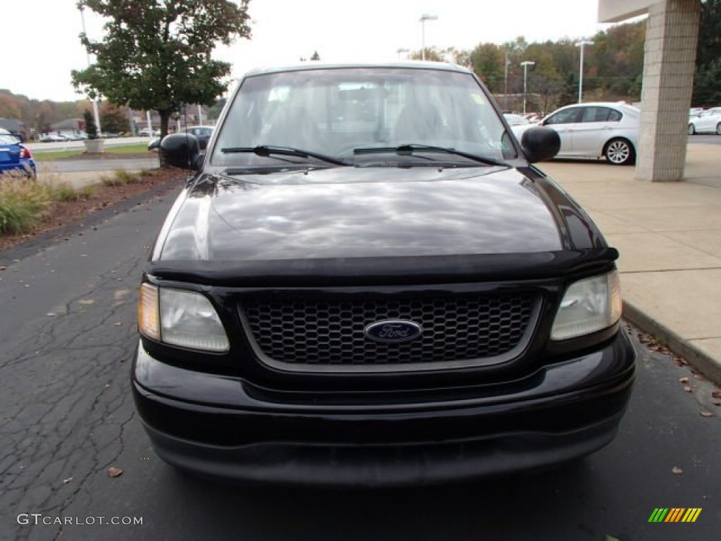 2002 F150 XL Regular Cab - Black / Dark Graphite photo #3