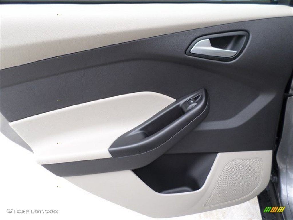 2014 Focus SE Hatchback - Sterling Gray / Medium Light Stone photo #14
