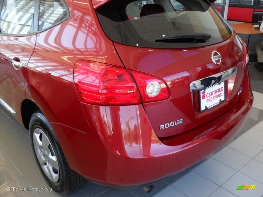 2012 Rogue S AWD - Cayenne Red / Black photo #4