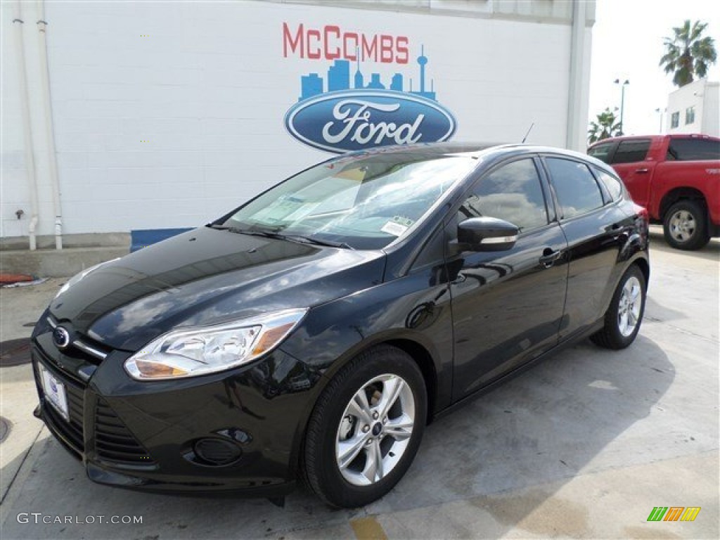 2014 Focus SE Hatchback - Tuxedo Black / Medium Light Stone photo #1