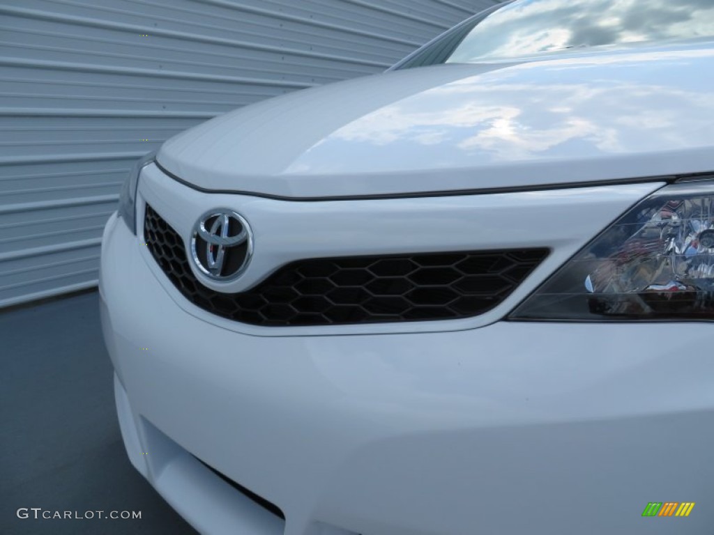 2014 Camry SE - Super White / Black photo #11