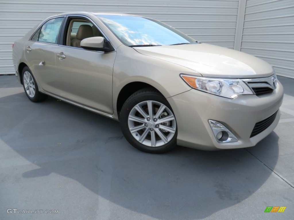 2014 Camry XLE - Champagne Mica / Ivory photo #2