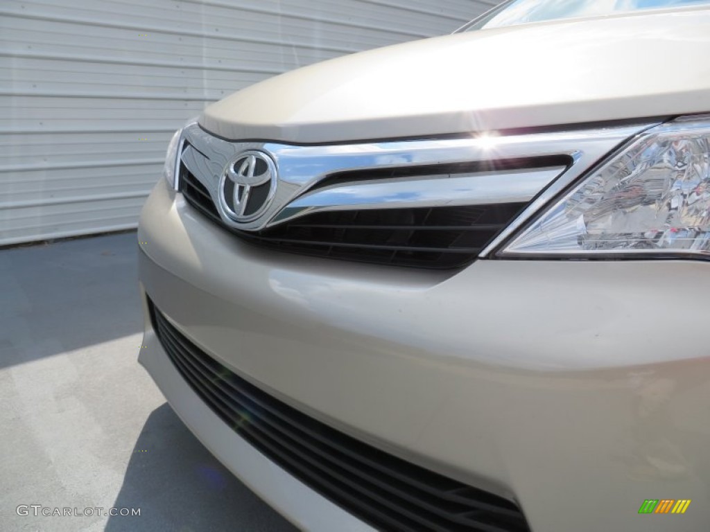 2014 Camry XLE - Champagne Mica / Ivory photo #11