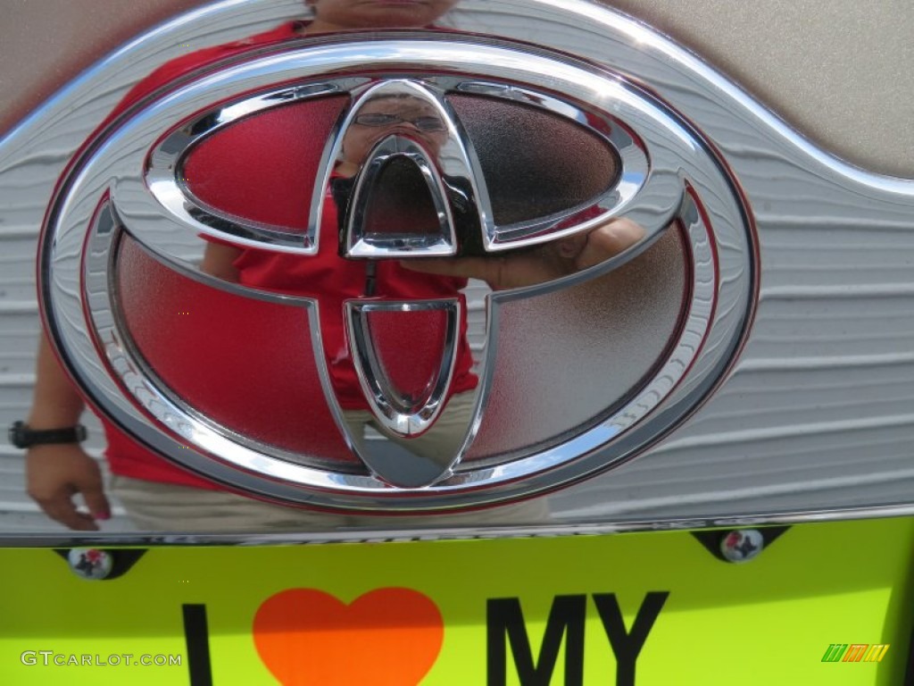 2014 Camry XLE - Champagne Mica / Ivory photo #15