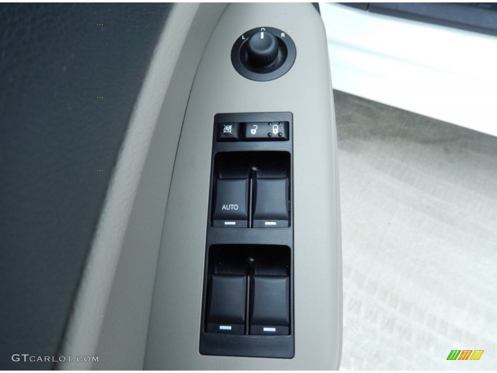2012 Caliber SXT - Bright White / Dark Slate Gray/Medium Graystone photo #13