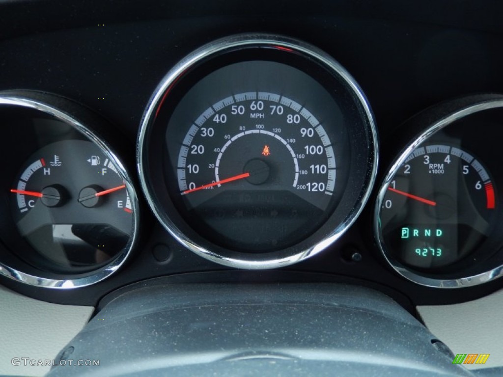 2012 Caliber SXT - Bright White / Dark Slate Gray/Medium Graystone photo #20