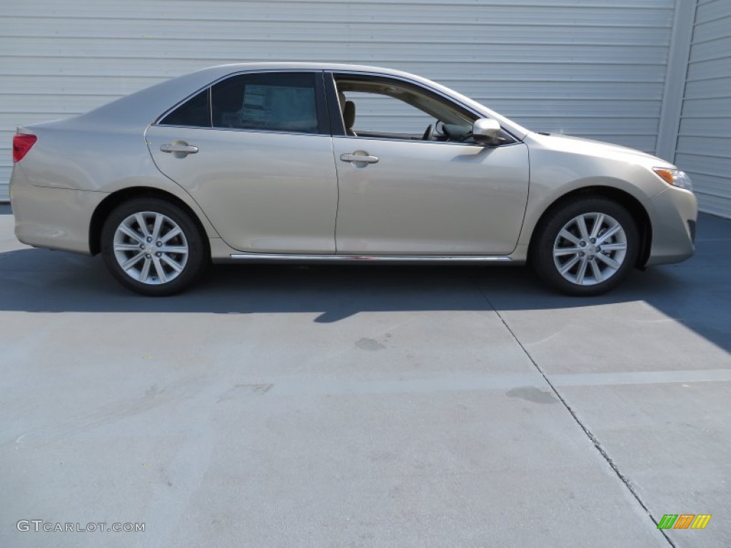 2014 Camry XLE - Champagne Mica / Ivory photo #3