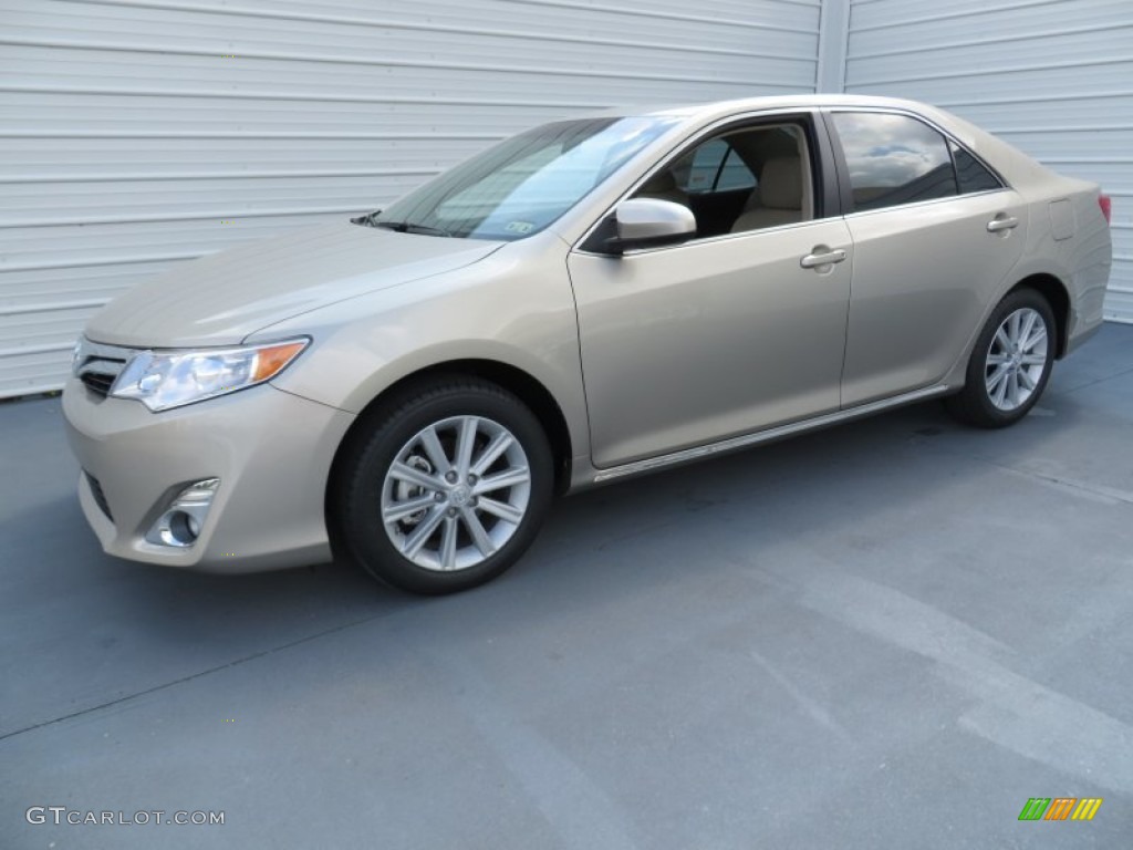 2014 Camry XLE - Champagne Mica / Ivory photo #7