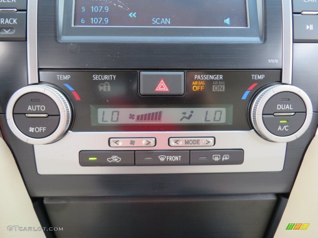 2014 Camry XLE - Champagne Mica / Ivory photo #32