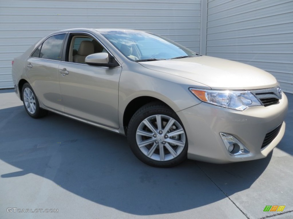 2014 Camry XLE - Champagne Mica / Ivory photo #40