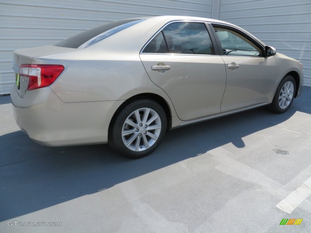 2014 Camry XLE - Champagne Mica / Ivory photo #42