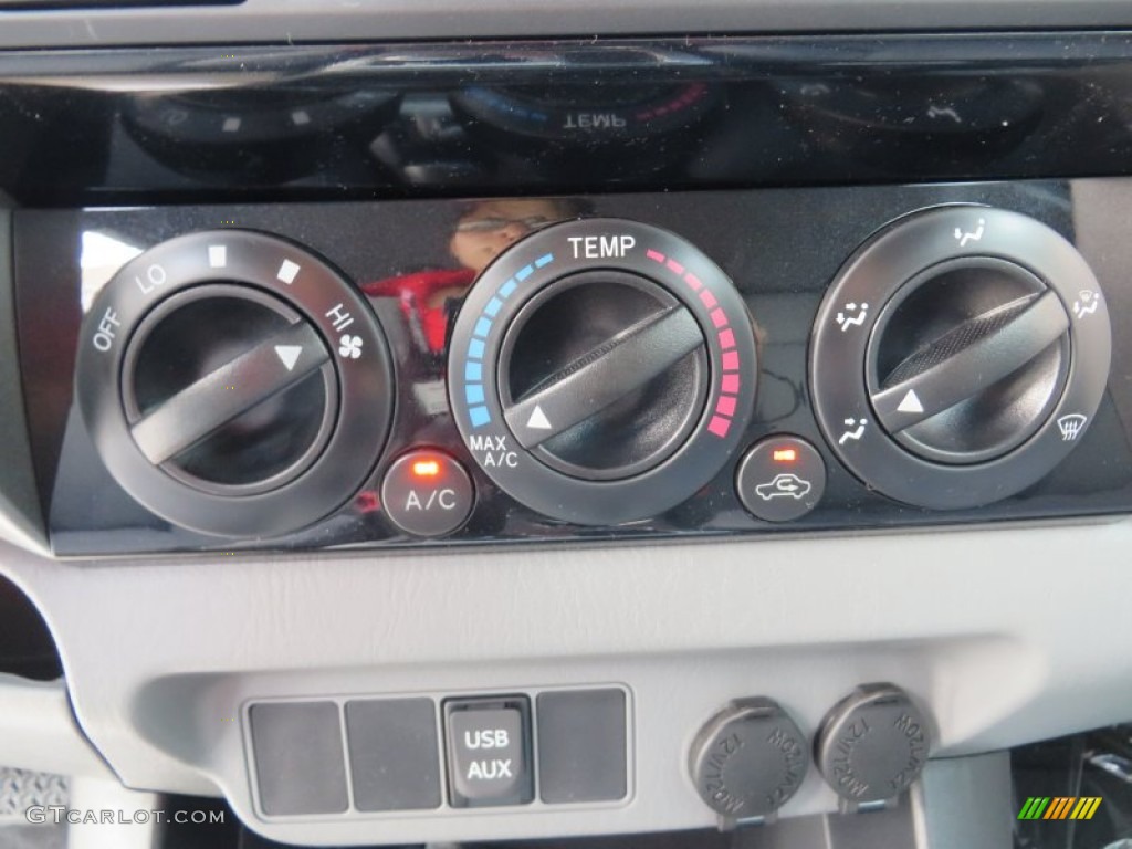2014 Toyota Tacoma V6 TRD Sport Double Cab 4x4 Controls Photo #86882028