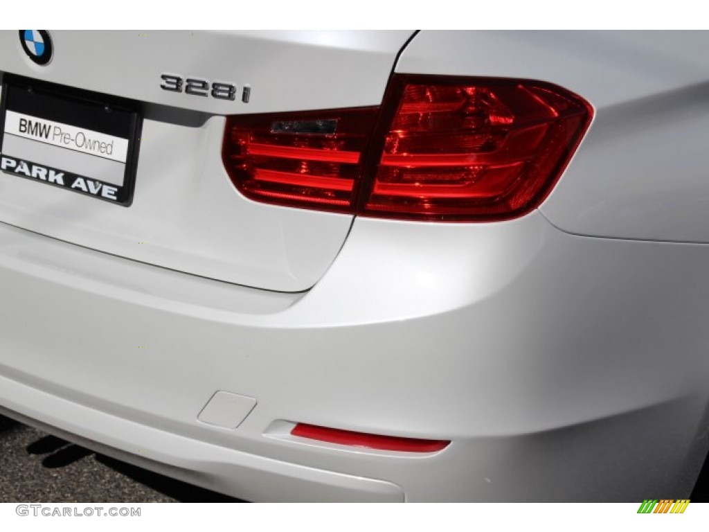 2013 3 Series 328i xDrive Sedan - Mineral White Metallic / Black photo #22