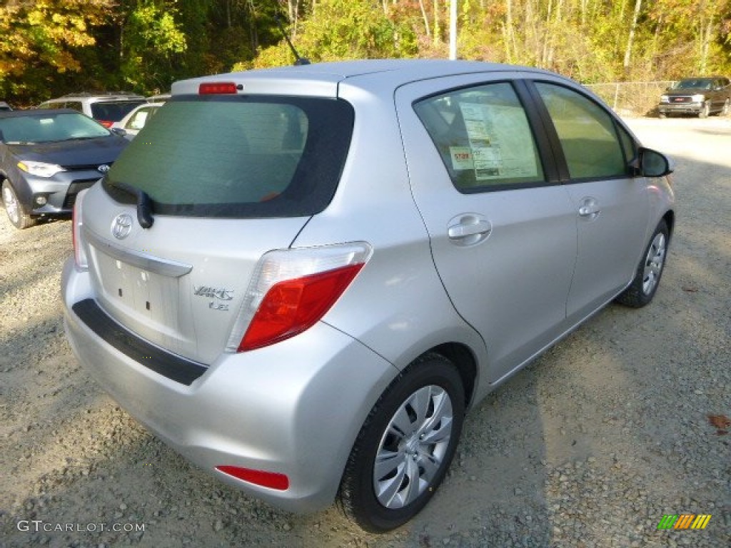 2014 Yaris LE 5 Door - Classic Silver Metallic / Ash photo #3