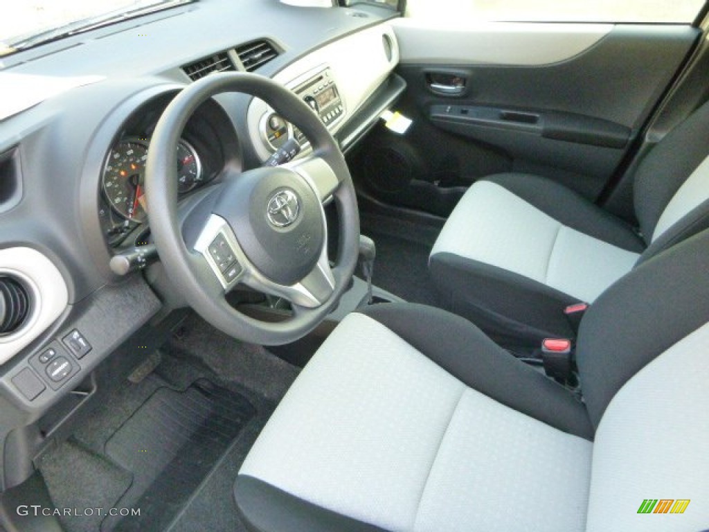 Ash Interior 2014 Toyota Yaris LE 5 Door Photo #86885991