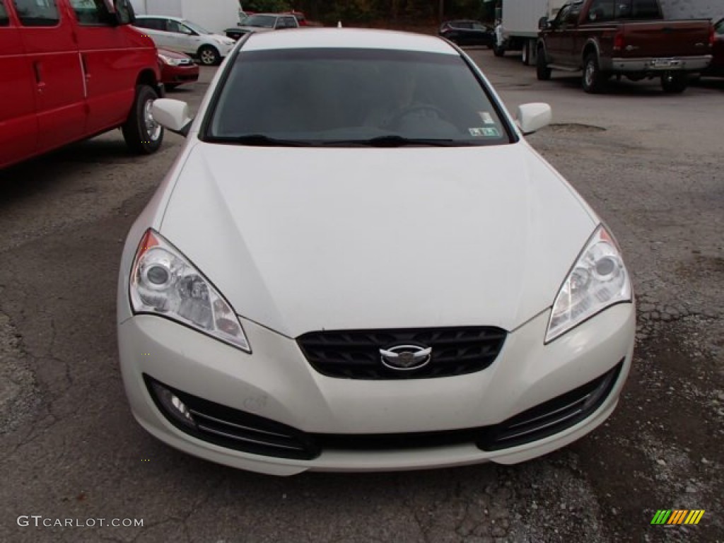 2010 Genesis Coupe 3.8 Coupe - Karussell White / Black photo #2