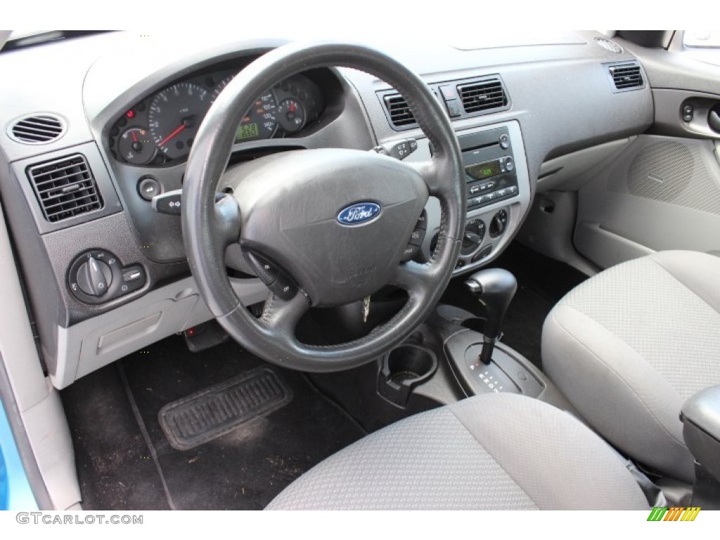 2007 Ford Focus ZX5 SE Hatchback Interior Color Photos