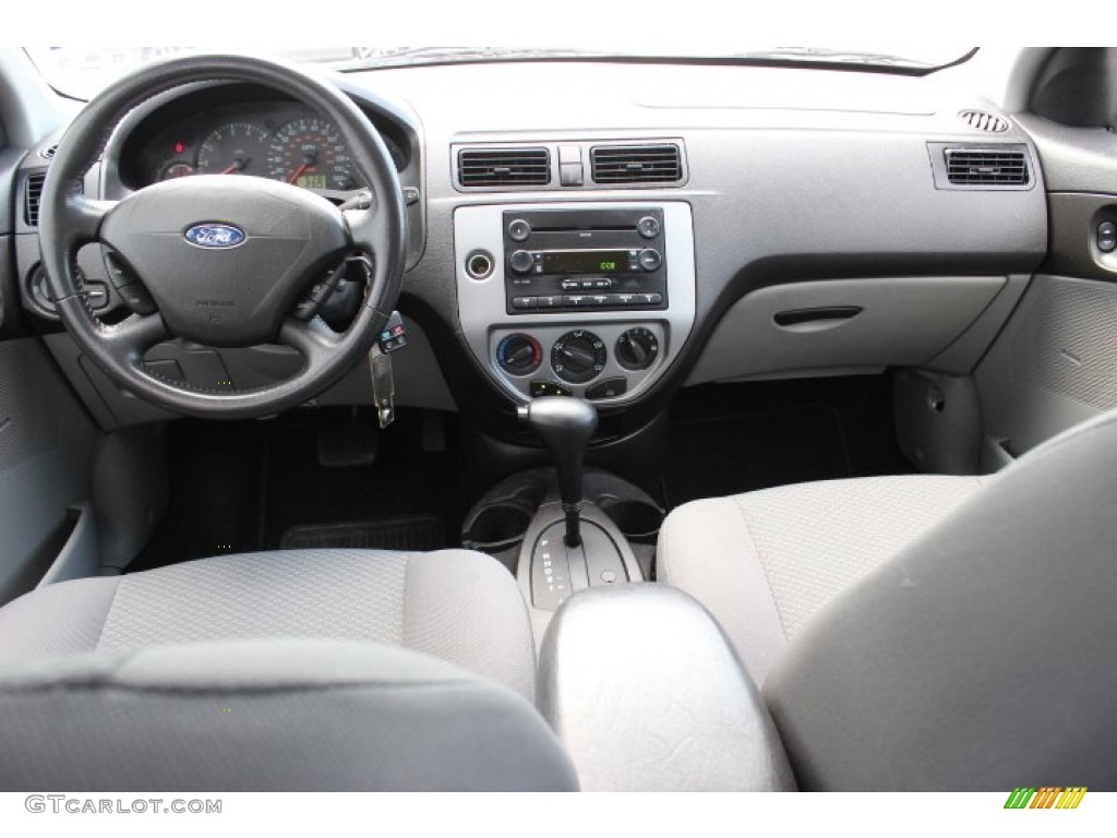 2007 Ford Focus ZX5 SE Hatchback Charcoal/Light Flint Dashboard Photo #86889996