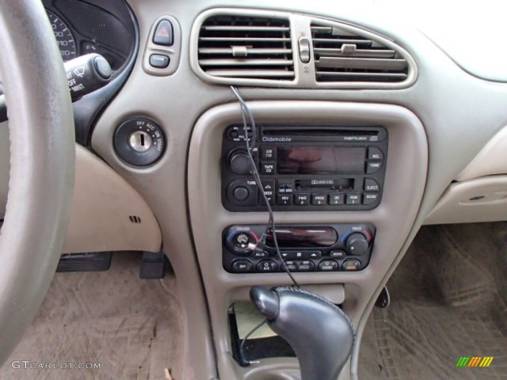 1998 Oldsmobile Intrigue GLS Controls Photo #86890226