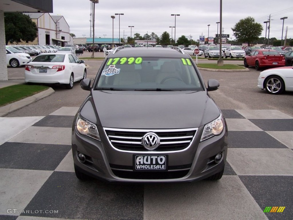 2011 Tiguan SE - Alpine Gray Metallic / Sandstone photo #2