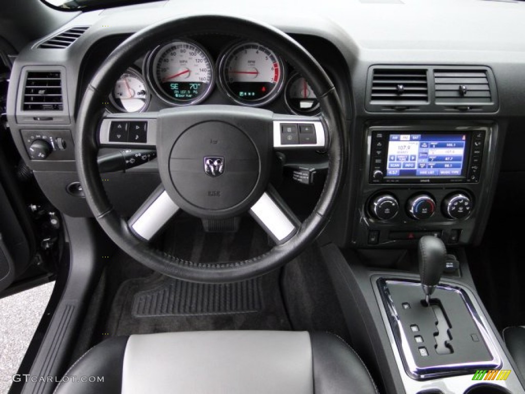 2009 Dodge Challenger R/T Dashboard Photos