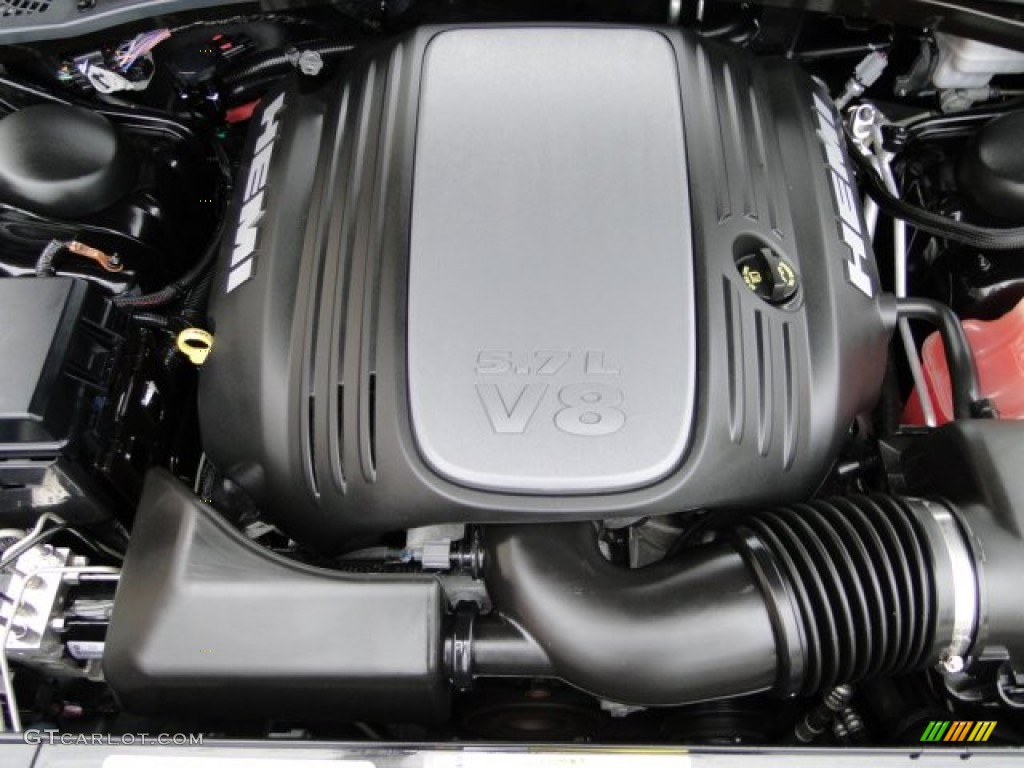 2009 Dodge Challenger R/T Engine Photos