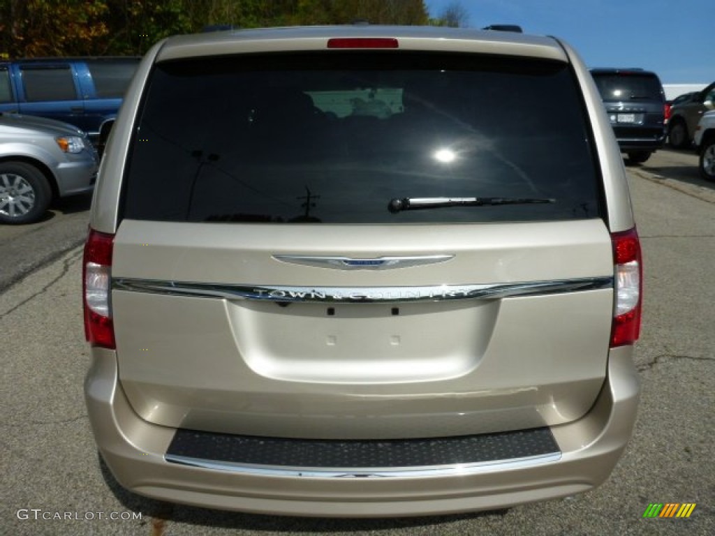 2014 Town & Country Touring - Cashmere Pearl / Dark Frost Beige/Medium Frost Beige photo #4
