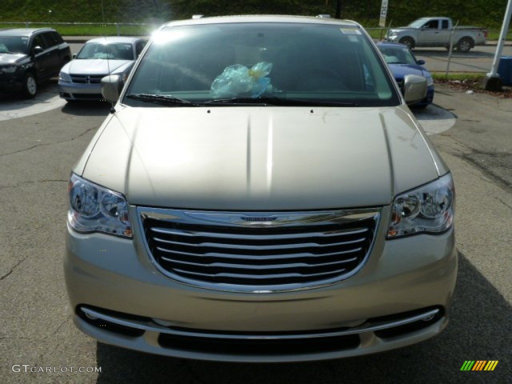 2014 Town & Country Touring - Cashmere Pearl / Dark Frost Beige/Medium Frost Beige photo #8