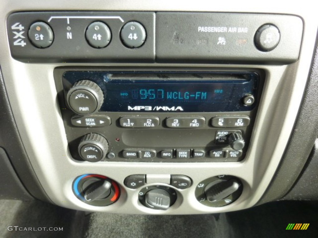 2009 Chevrolet Colorado LT Extended Cab 4x4 Controls Photo #86899573
