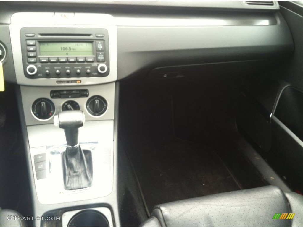 2006 Passat 2.0T Sedan - Blue Graphite Metallic / Black photo #13