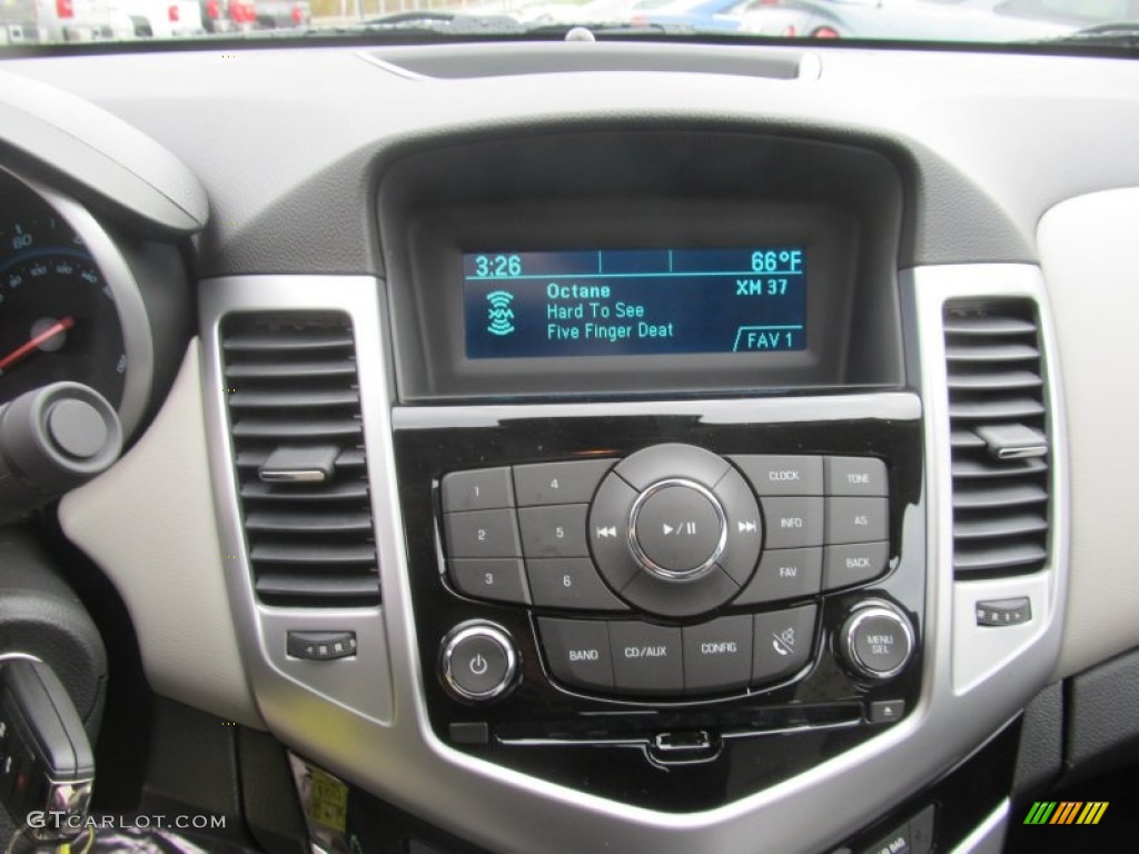 2014 Cruze LS - Champagne Silver Metallic / Jet Black/Medium Titanium photo #15