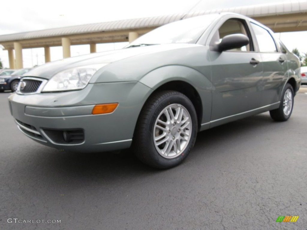 2006 Focus ZX4 SES Sedan - Light Tundra Metallic / Dark Pebble/Light Pebble photo #1