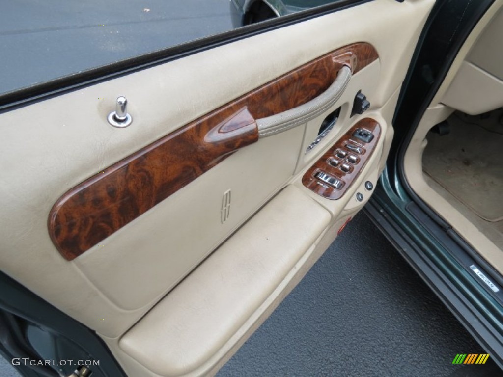 2001 Lincoln Town Car Executive Light Parchment Door Panel Photo #86906851