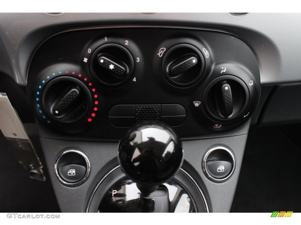 2012 Fiat 500 Pop Controls Photo #86909569