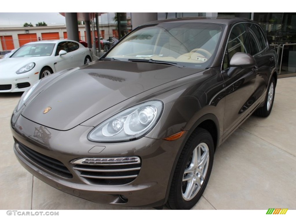 Umber Metallic 2014 Porsche Cayenne Standard Cayenne Model Exterior Photo #86910157