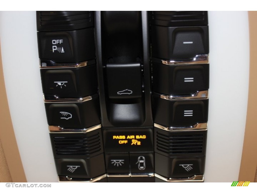 2014 Porsche Cayenne Standard Cayenne Model Controls Photo #86910514