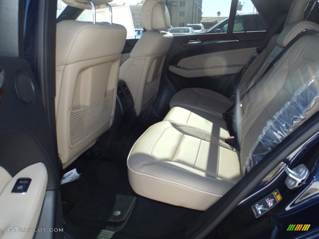2014 Mercedes-Benz ML 550 4Matic Rear Seat Photos