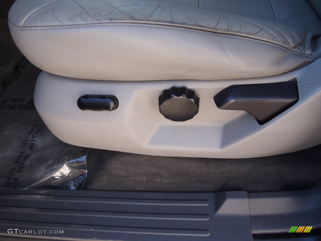 2003 Expedition XLT - Silver Birch Metallic / Flint Grey photo #18