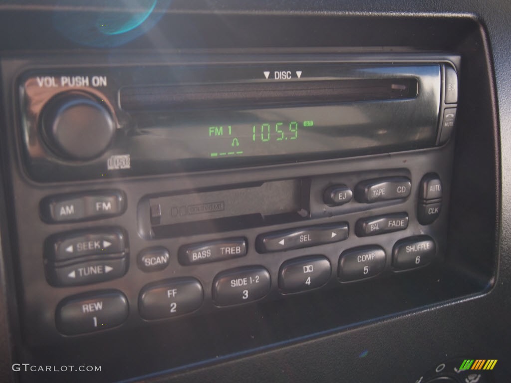 2003 Ford Expedition XLT Audio System Photos