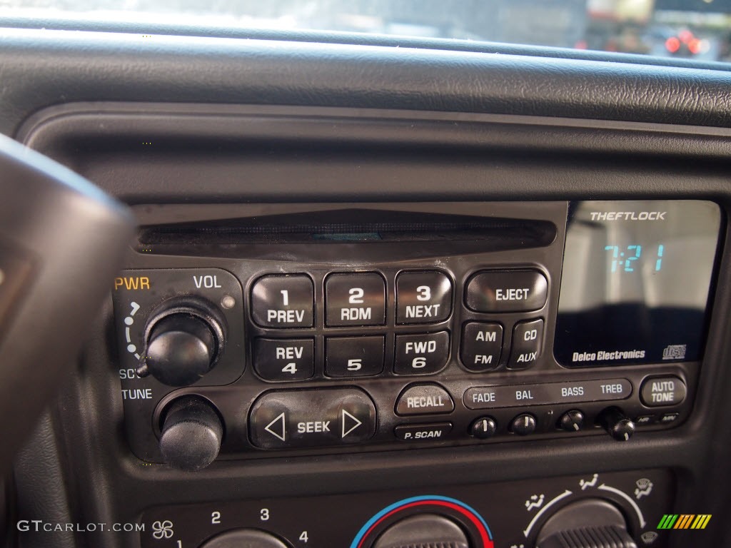 2002 Tahoe 4x4 - Light Pewter Metallic / Medium Gray/Neutral photo #20
