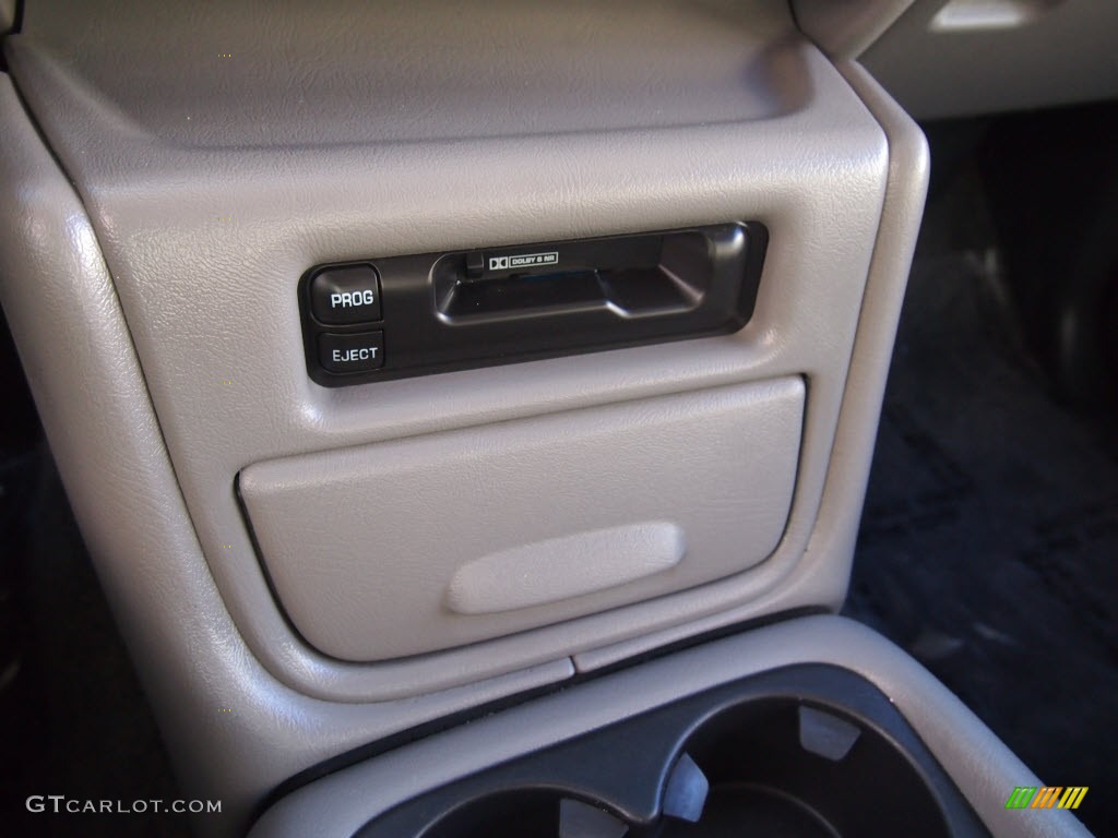 2002 Tahoe 4x4 - Light Pewter Metallic / Medium Gray/Neutral photo #22