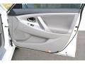 Super White - Camry SE Photo No. 23