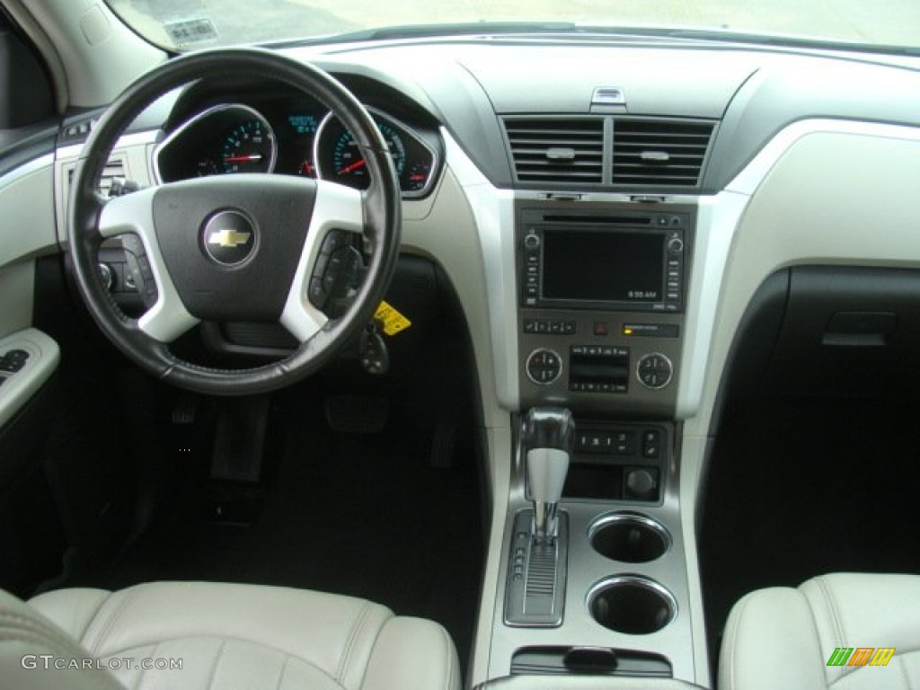 2009 Traverse LTZ AWD - Summit White / Light Gray/Ebony photo #9