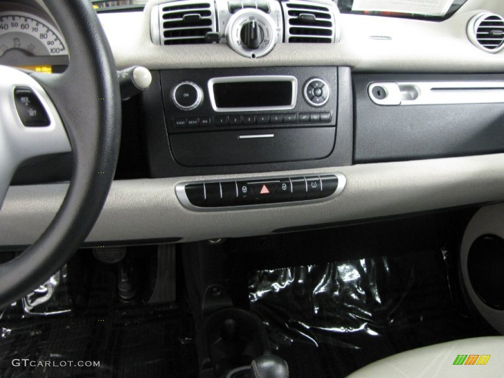 2011 Smart fortwo passion coupe Controls Photos