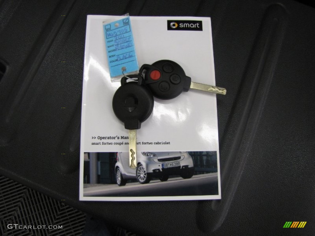 2011 Smart fortwo passion coupe Keys Photos
