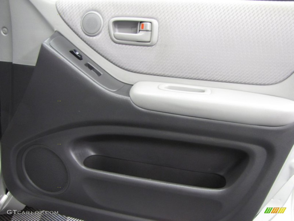 2004 Highlander 4WD - Millenium Silver Metallic / Ash photo #14