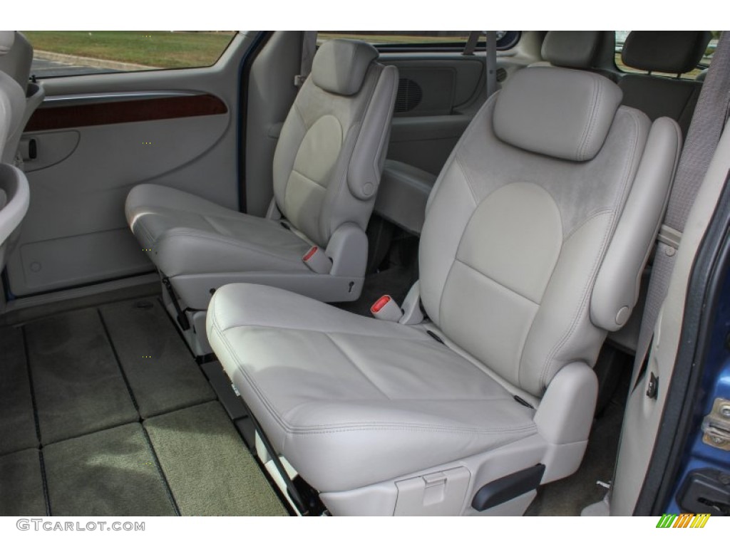 2007 Town & Country Limited - Marine Blue Pearl / Dark Khaki/Light Graystone photo #18