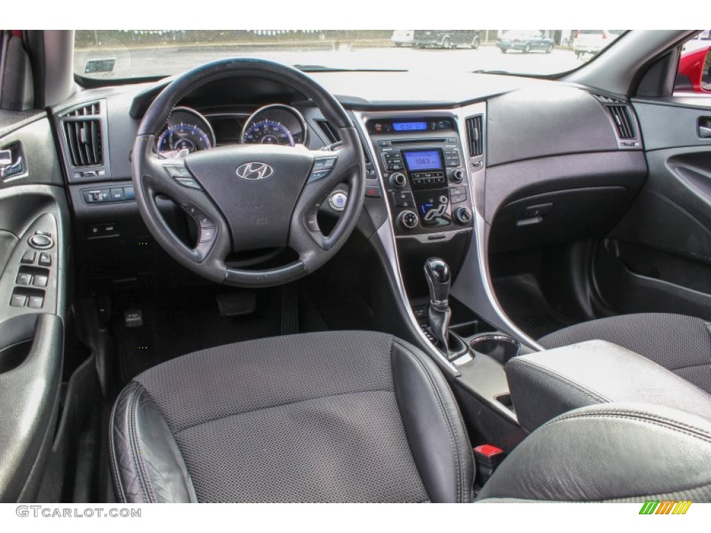 2011 Sonata SE - Venetian Red / Black photo #18